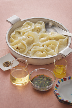 しょうががほんのり香る 鶏肉と豆腐の水餃子